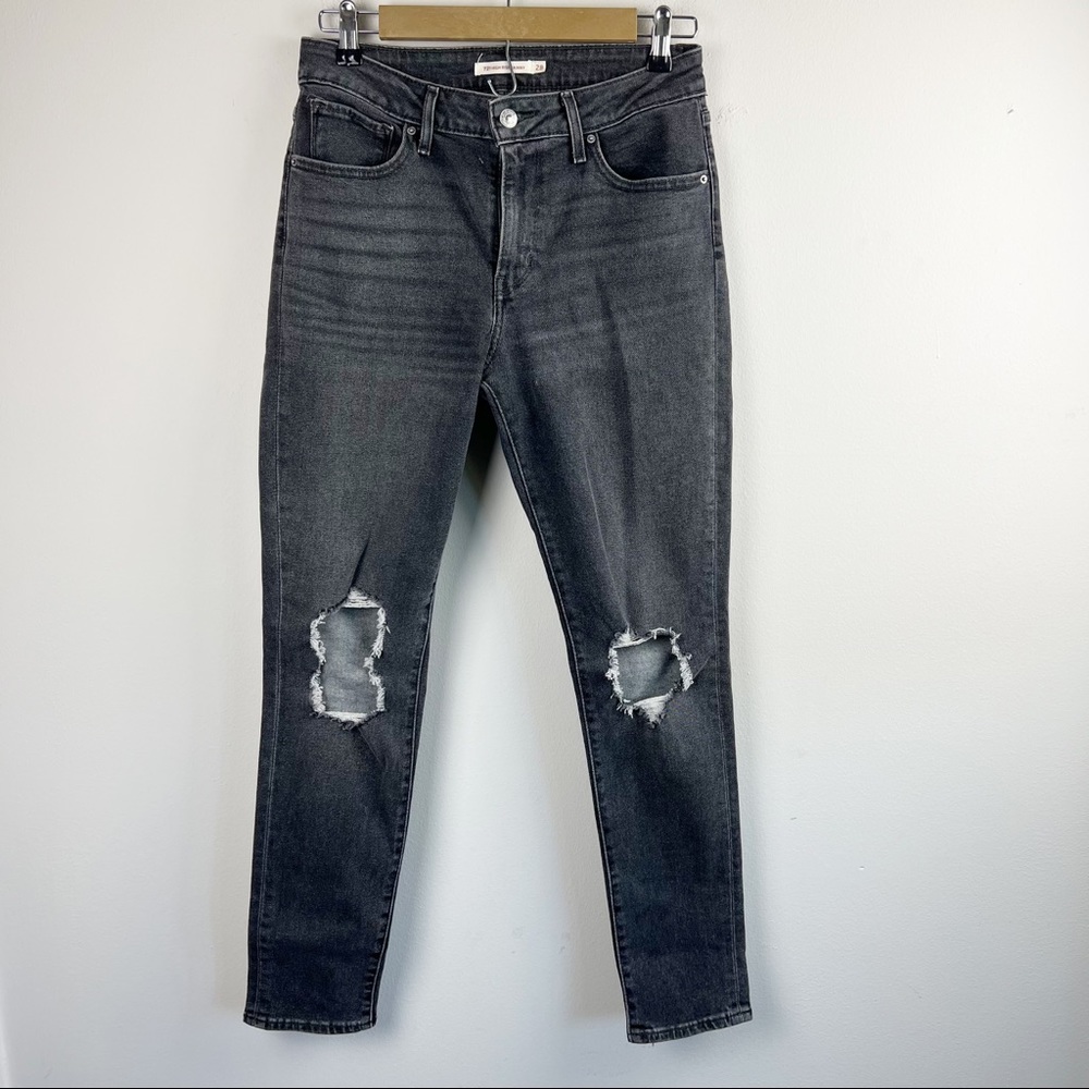 Levi’s 721 High Rise Skinny Distressed‎ Women's Jeans Size 28